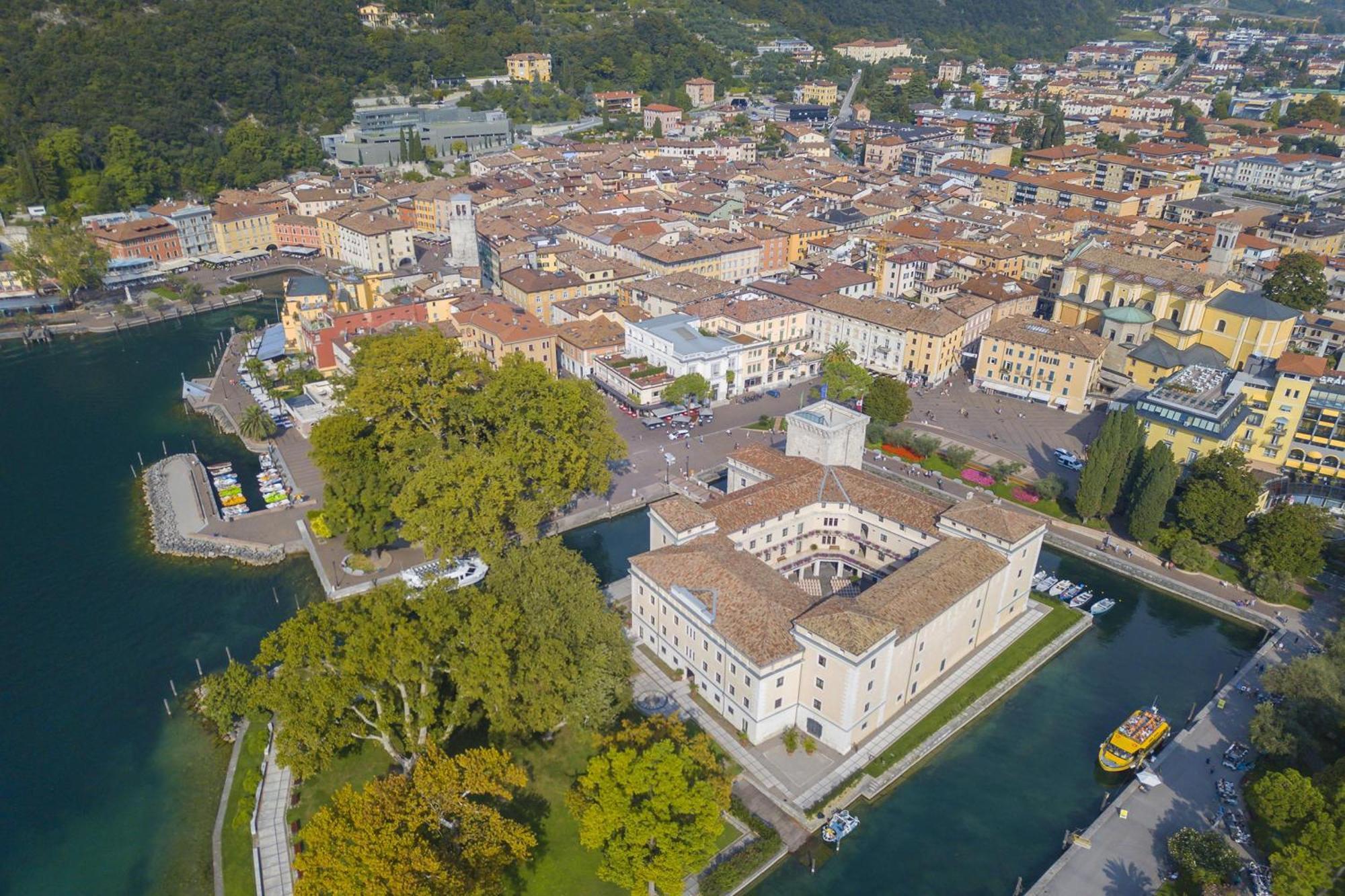 Antares150M From The Lake - Happy Rentals Riva del Garda Dış mekan fotoğraf