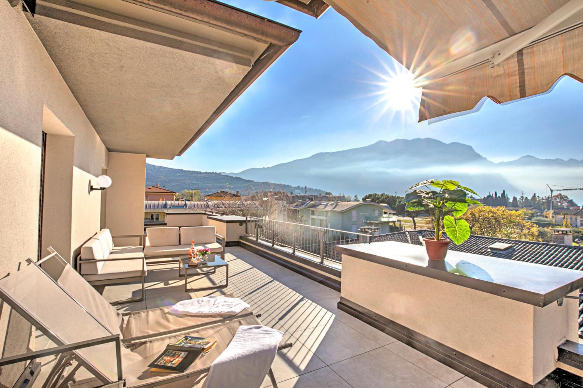 Antares150M From The Lake - Happy Rentals Riva del Garda Dış mekan fotoğraf